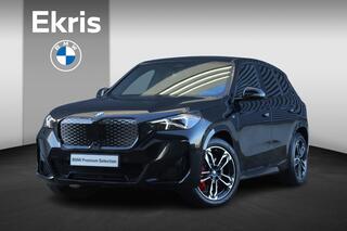 bmw-ix1-edrive20--m-sportpakket-pro--innovation-pack--trekhaak--head-up--parking-assistant-plus