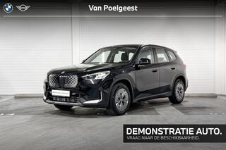 bmw-ix1-edrive20--essential-edition--parking-assistant--curved-display