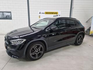mercedes-benz-gla-klasse-200-business-solution-amg-camera--stoelverwarming--navi--pdc-v-+-a