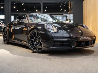 porsche-992-911-turbo-s-cabrio-gele-stiksels-burmester-911-3.8-turbo-s-volleder-ventilatie
