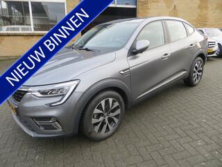 renault-arkana-1.3-tce-140-navi-cam-autom-25.600km