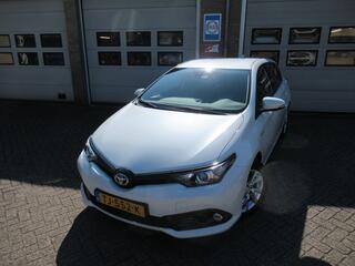 toyota-auris