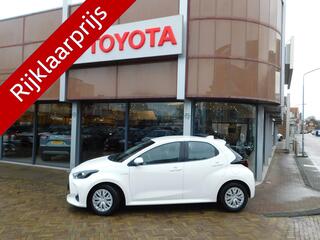 toyota-yaris-1.5-hybrid-active--camera--apple-carplay---android-auto-
